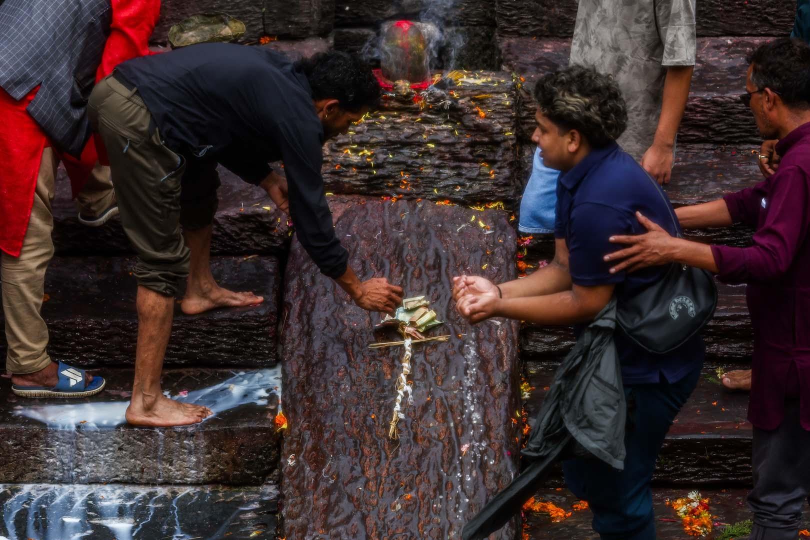 Nepal'deki sel felaketinde umut veren gelişme! Kayıp turistlerden bazıları ortaya çıktı