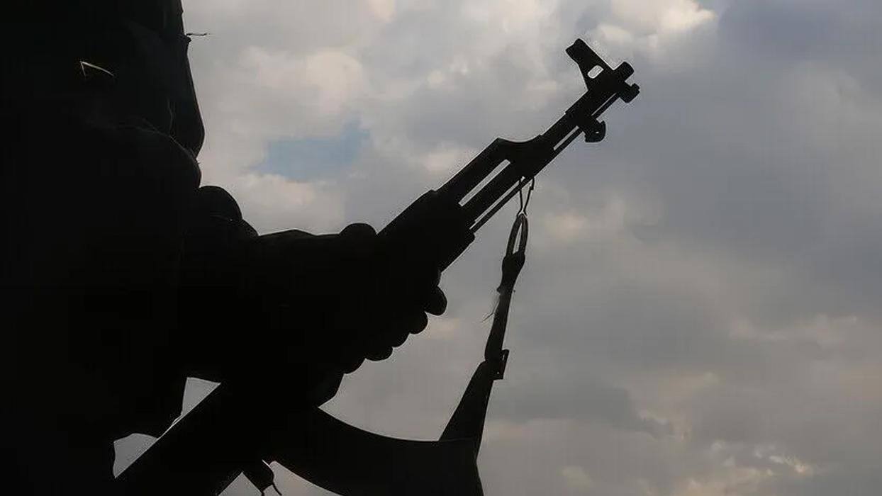 Suriye ordusu, terör örgütü YPG'nin ağır silahlarını teslim almaya başladı