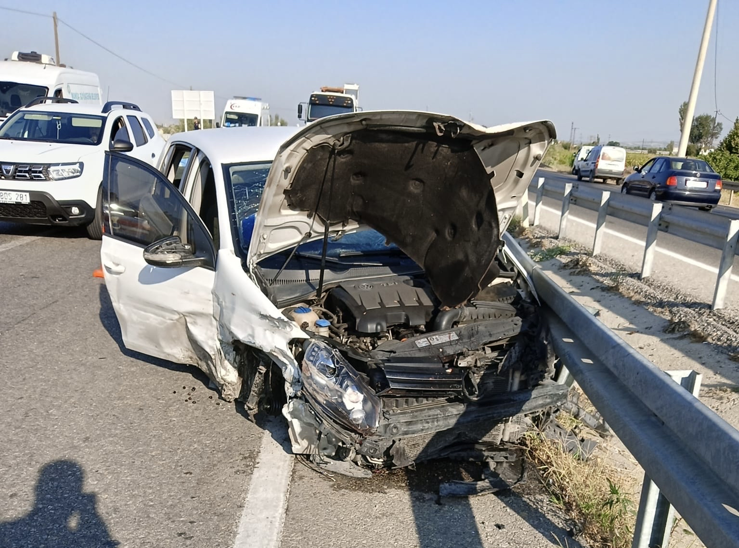 Alaşehir'de motosiklet ile otomobil çarpıştı: 1 ölü, 3 yaralı