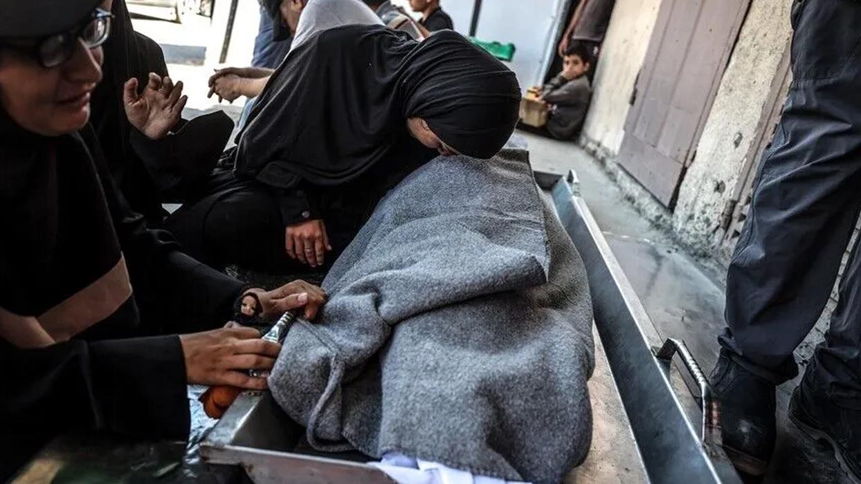 Katil İsrail'in Gazze'ye düzenlediği saldırılarda 1 Filistinli hayatını kaybetti