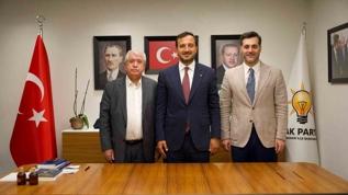 Üsküdar'da 4 CHP'li meclis üyesi AK Parti'ye katıldı
