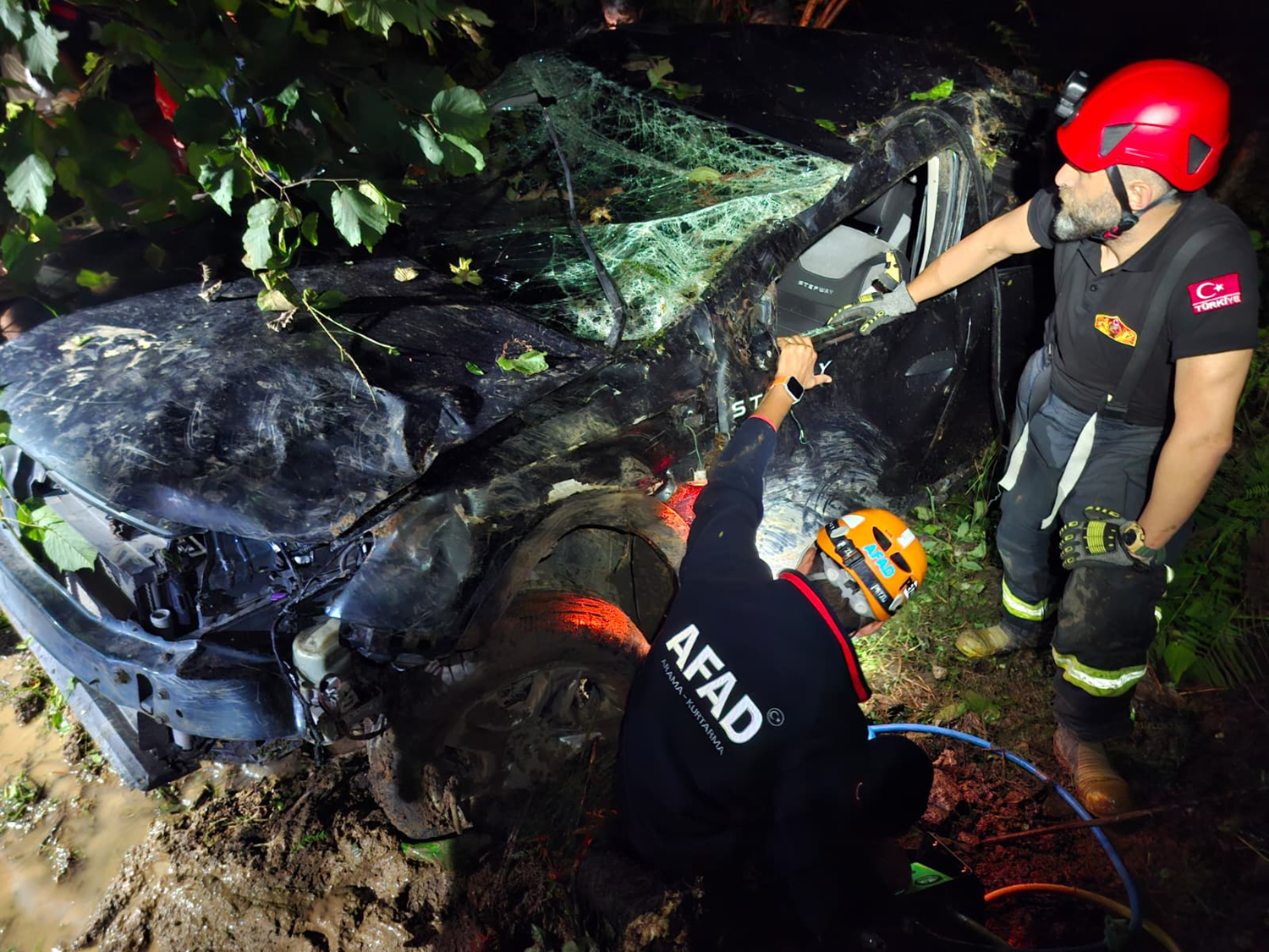 Rize Çayeli'nde otomobil devrildi: 2 ölü, 1 yaralı