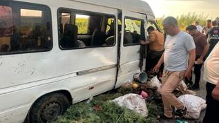 Şanlıurfa'da tarım işçilerini taşıyan minibüs kanala devrildi: 15 yaralı