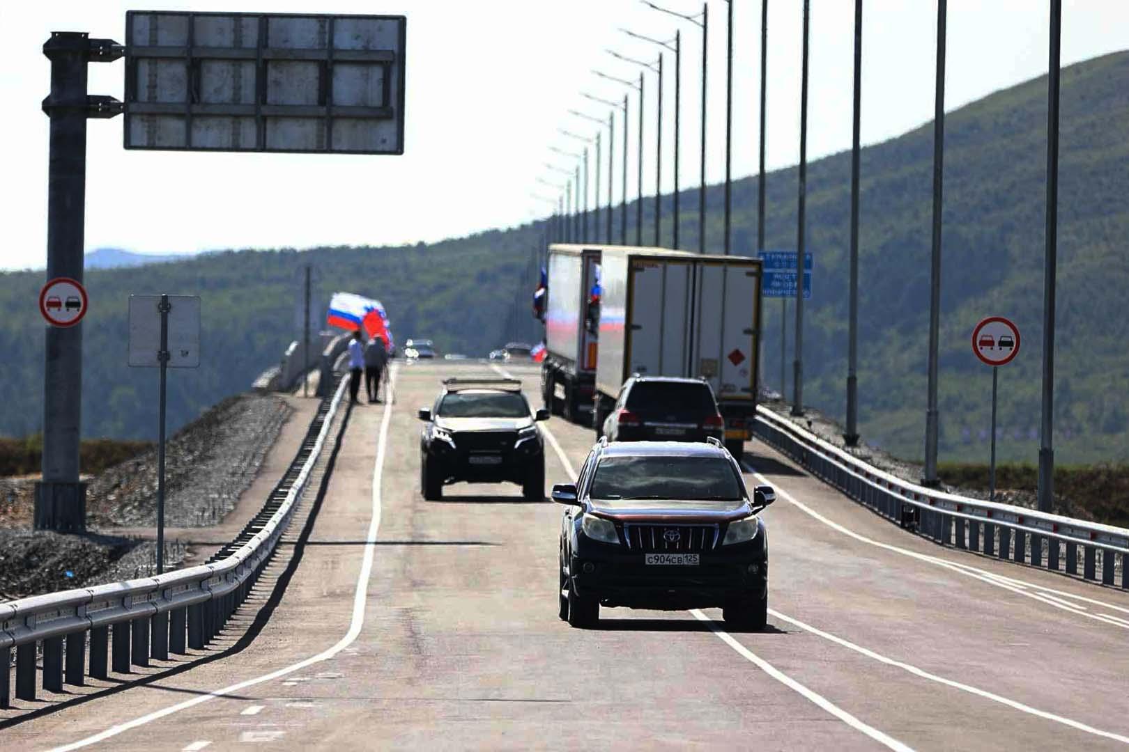 Kuzey Kore ile Rusya arasında ilk karayolu köprüsü açıldı