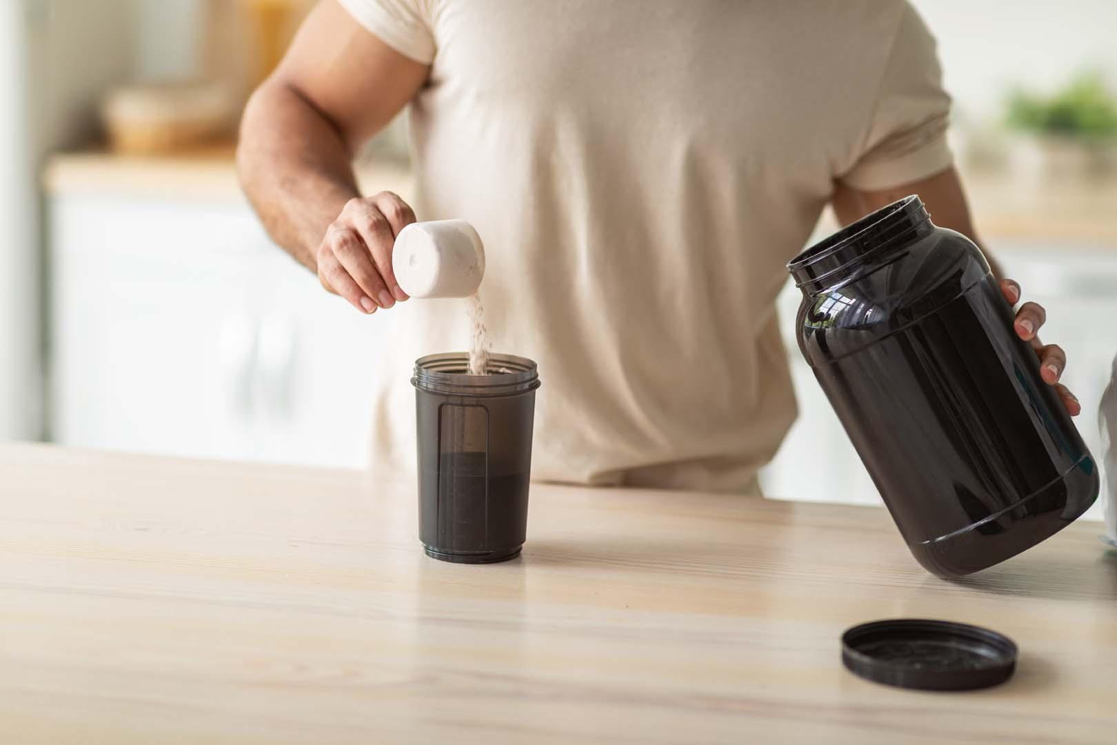 Peynir altı suyundaki gizli tehlike! Whey proteini sivilce patlamasına nasıl yol açıyor?