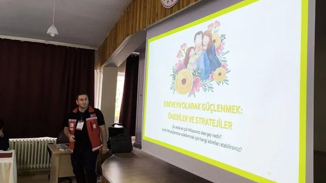 81 ilde ailelere ulaşılıyor: Anne ve babalar için 12 kapsamlı eğitim modülü!
