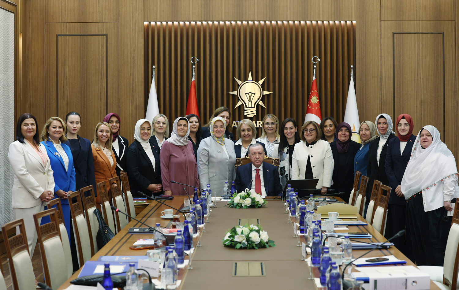 Cumhurbaşkanı Erdoğan, AK Parti kadın belediye başkanlarını kabul etti