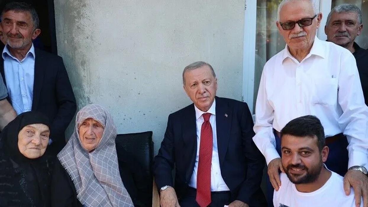 Cumhurbaşkanı Erdoğan, Rize'de komşularını ziyaret etti
