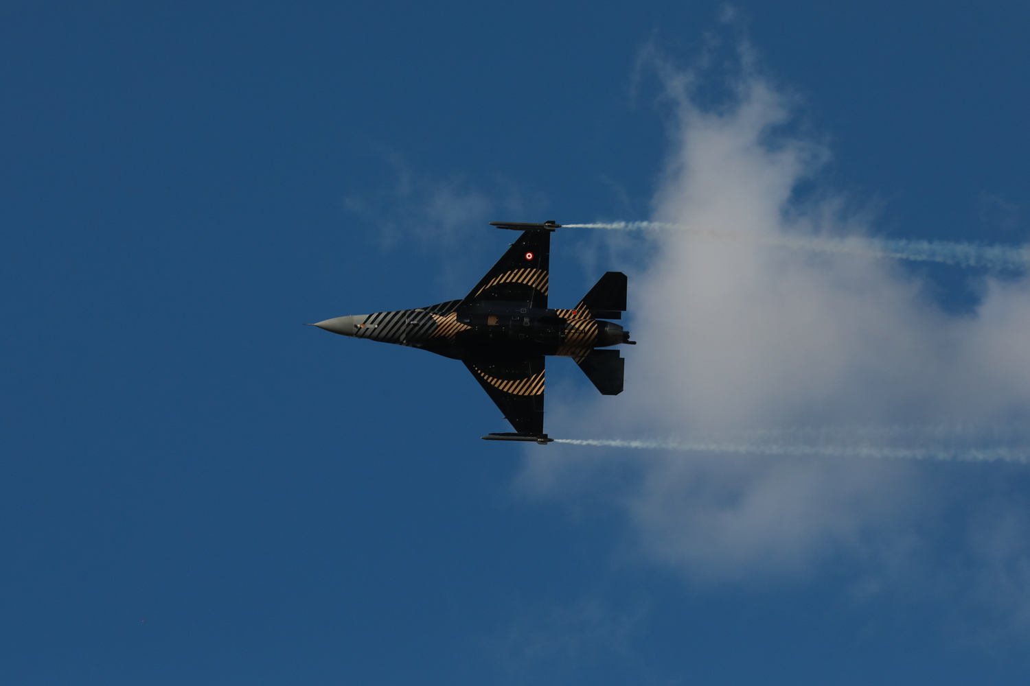 Fransa'da Türk F-16 fırtınası: SOLOTÜRK yine nefesleri kesti