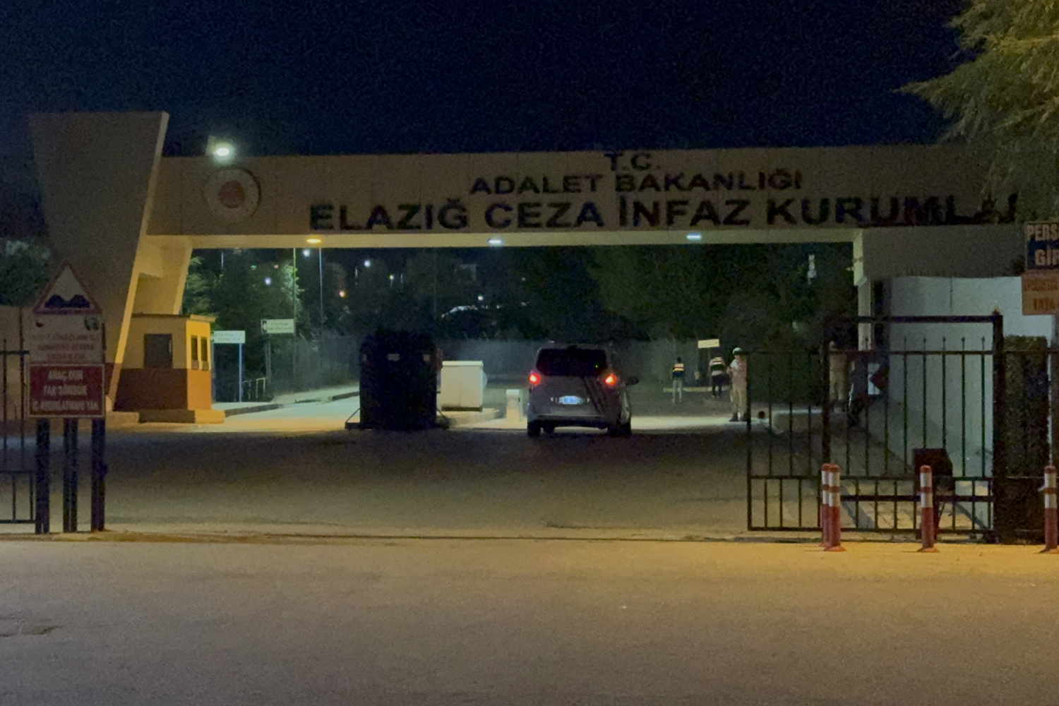 Elazığ'da cezaevinde yangın... Bazı mahkumlar dumandan etkilendi