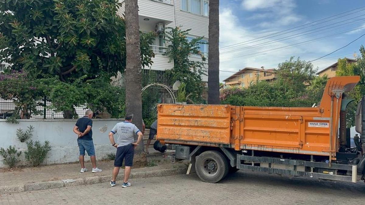 Kötü koku vatandaşı harekete geçirdi: Onlarca hayvan kurtarıldı