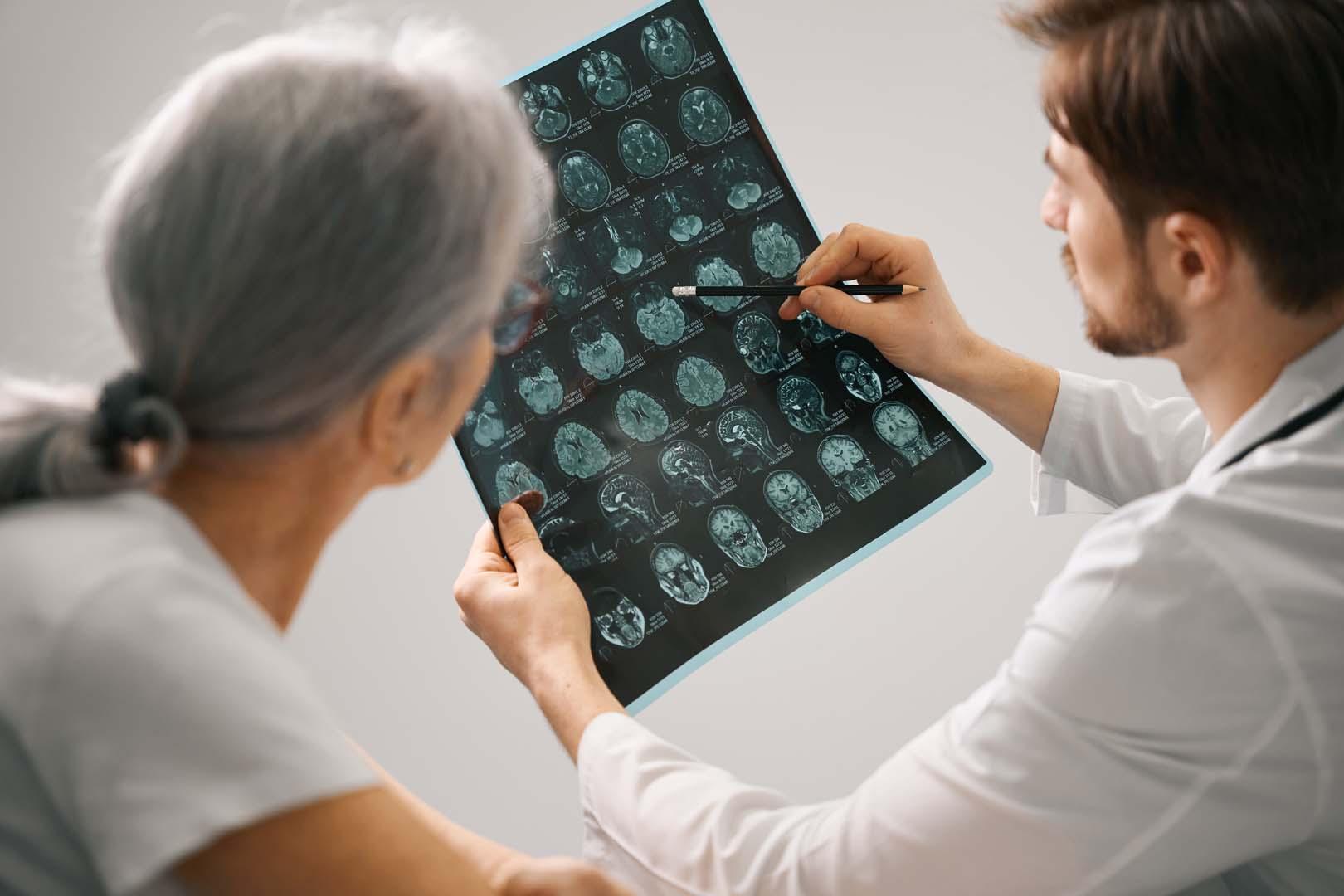 Bilim insanları Alzheimer'da hastalık zincirini başlatan olası mekanizmayı buldu