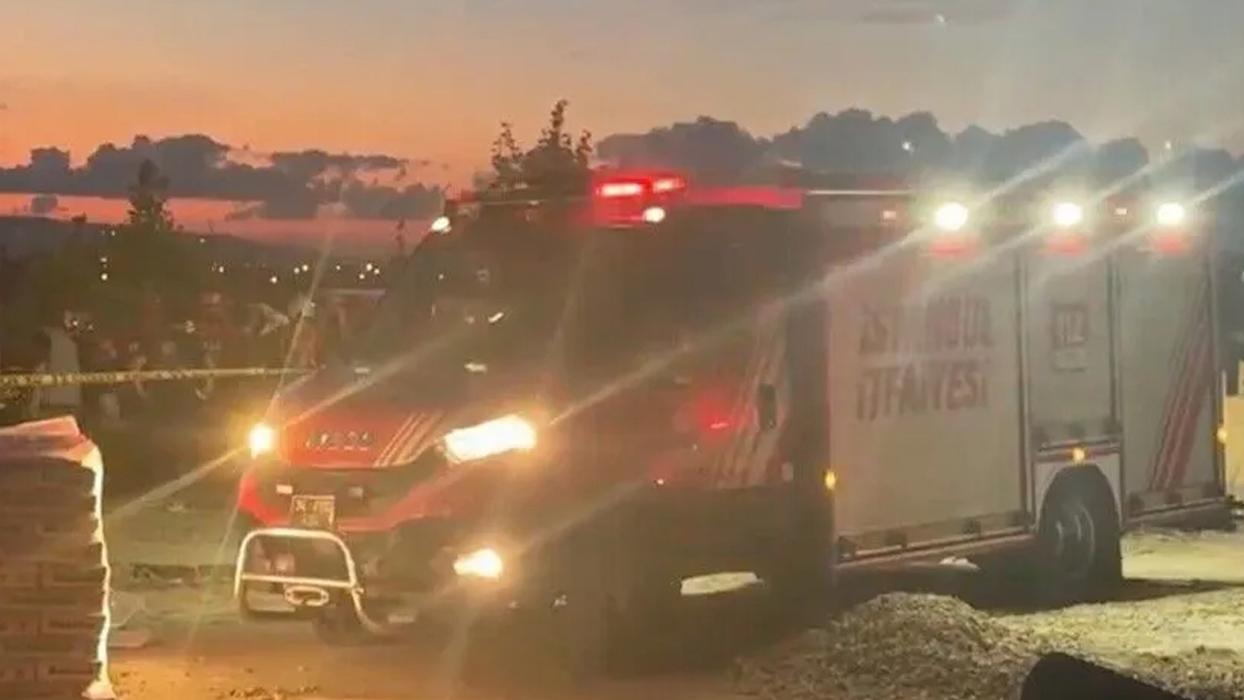 Büyükçekmece'de toprak kayması! 2 işçi göçük altında kaldı