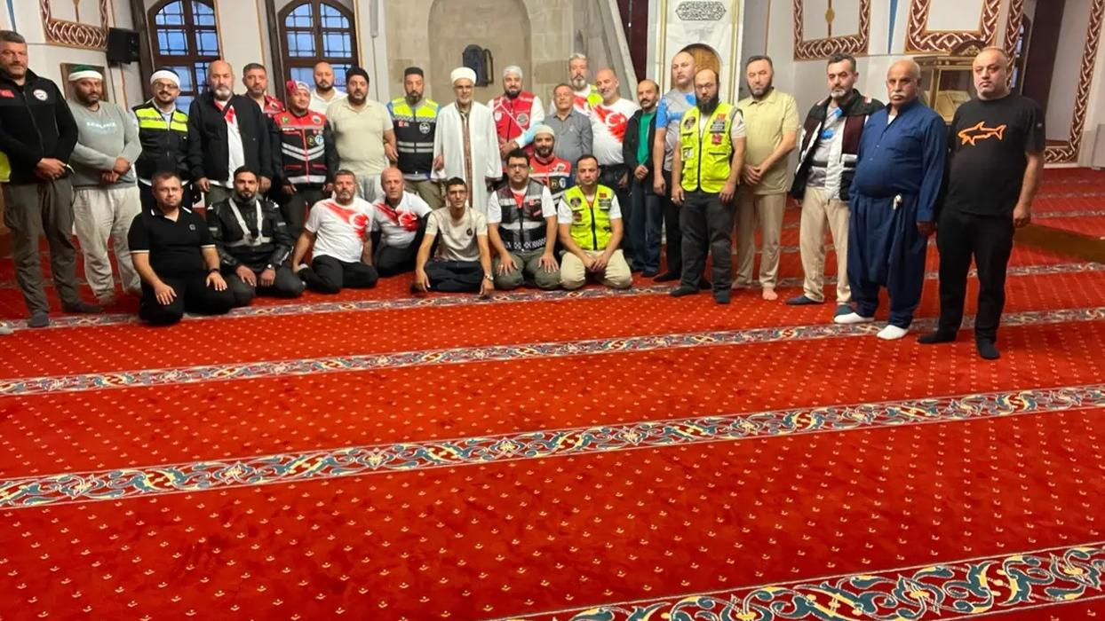 Sabah namazında buluşan motosiklet tutkunlarından anlamlı program