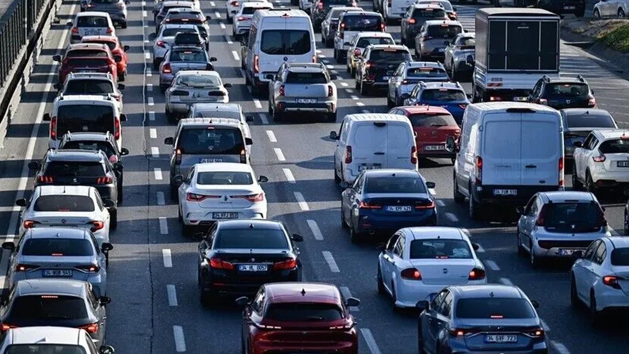 İstanbul'da haftanın ilk iş gününde trafik yoğunluğu yaşanıyor