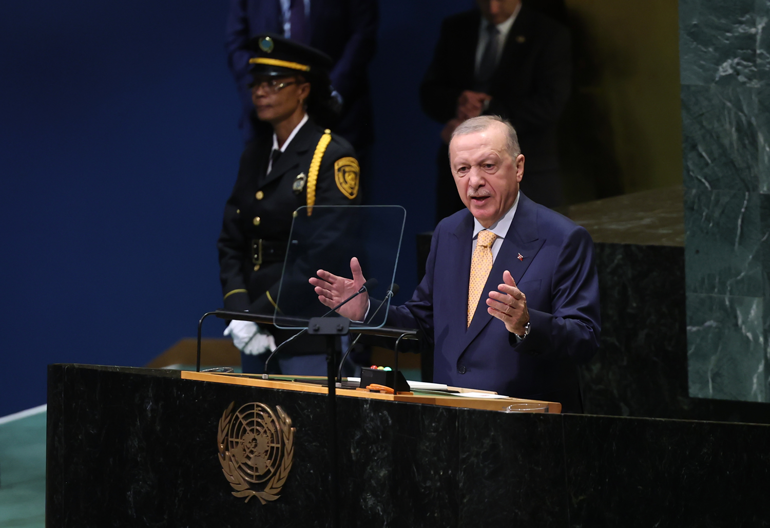 Cumhurbaşkanı Erdoğan'dan Sezai Karakoç şiiriyle tarihi mesaj: Zulme asla rıza göstermeyiz