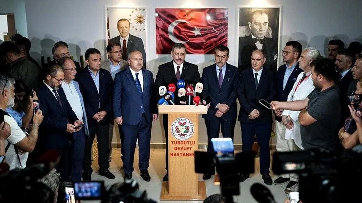 Manisa'da lise önünde silahlı saldırı... İçişleri Bakanı Çiftçi: 3 çocuk yoğun bakımda