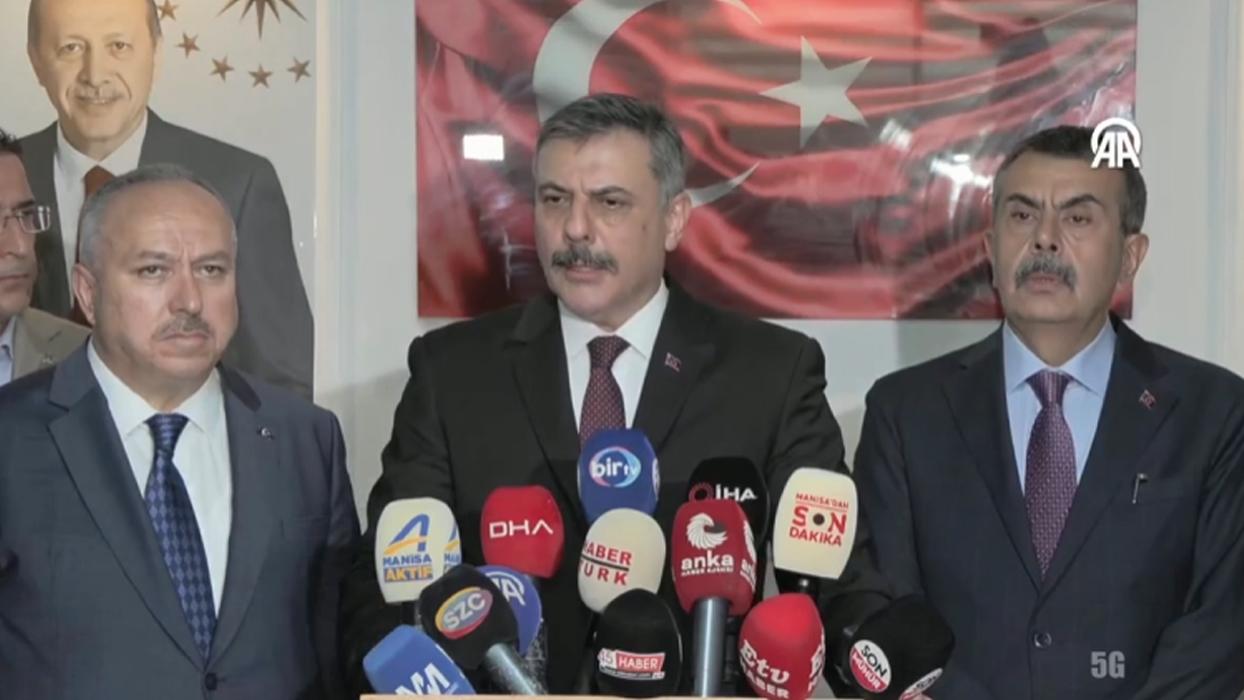 Manisa'da lise önünde silahlı saldırı... İçişleri Bakanı Çiftçi: 3 çocuk yoğun bakımda