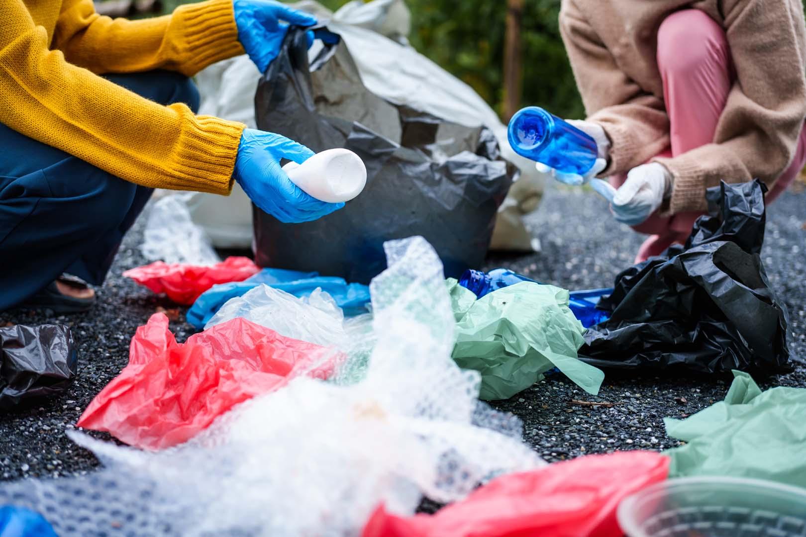Plastik atık krizine devrimsel çözüm! Mutfak fırını sıcaklığında benzin ve dizel üretildi