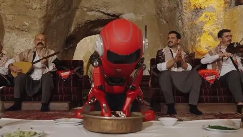 TEKNOFEST robotu sıra gecesinde çiğköfte yoğurdu