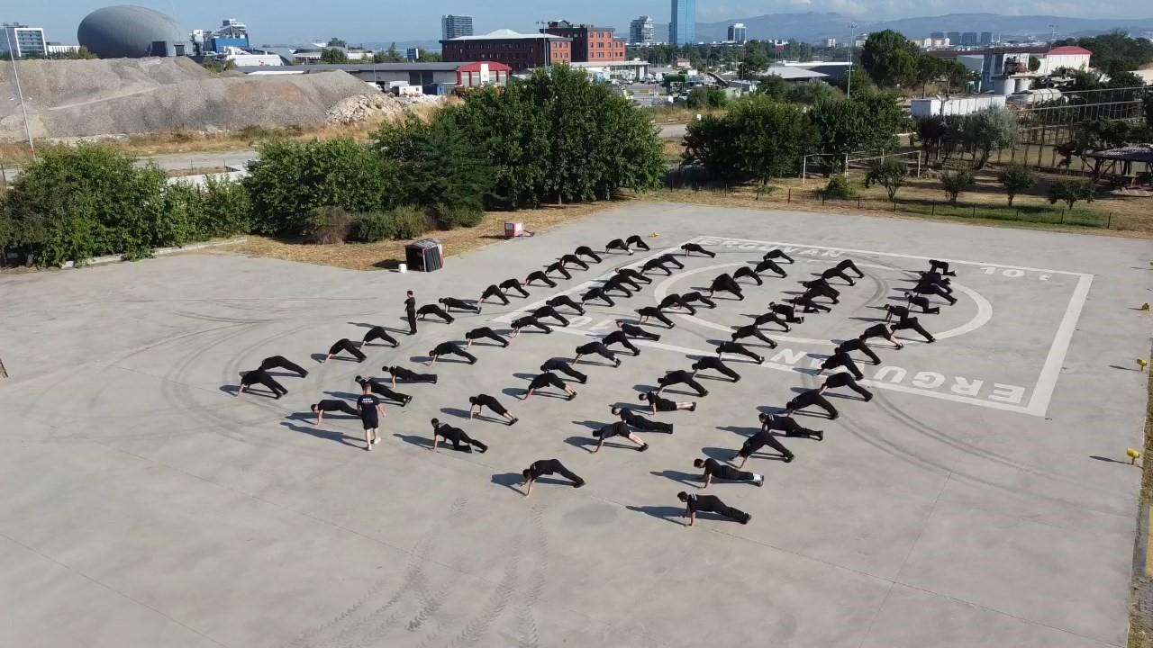 Boncuk boncuk terleyen itfaiye erlerinin eğitimleri nefesleri kesti