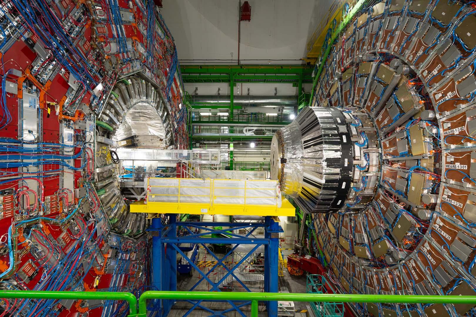 Einstein bu teoriye şüpheyle bakıyordu! CERN kuantum dolanıklığının sınırlarını bir kez daha yıktı
