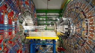 Einstein bu teoriye şüpheyle bakıyordu! CERN kuantum dolanıklığının sınırlarını bir kez daha yıktı