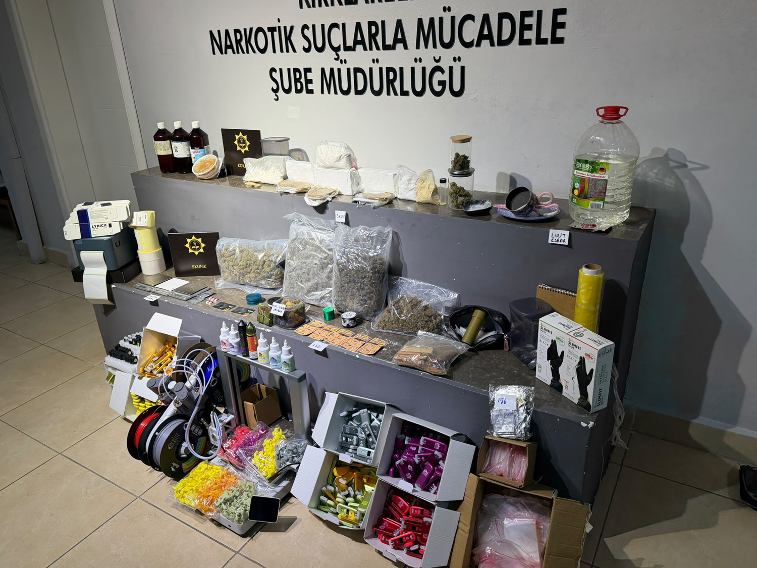 Kargoyla uyuşturucu ticareti yapan 6 şüpheli tutuklandı