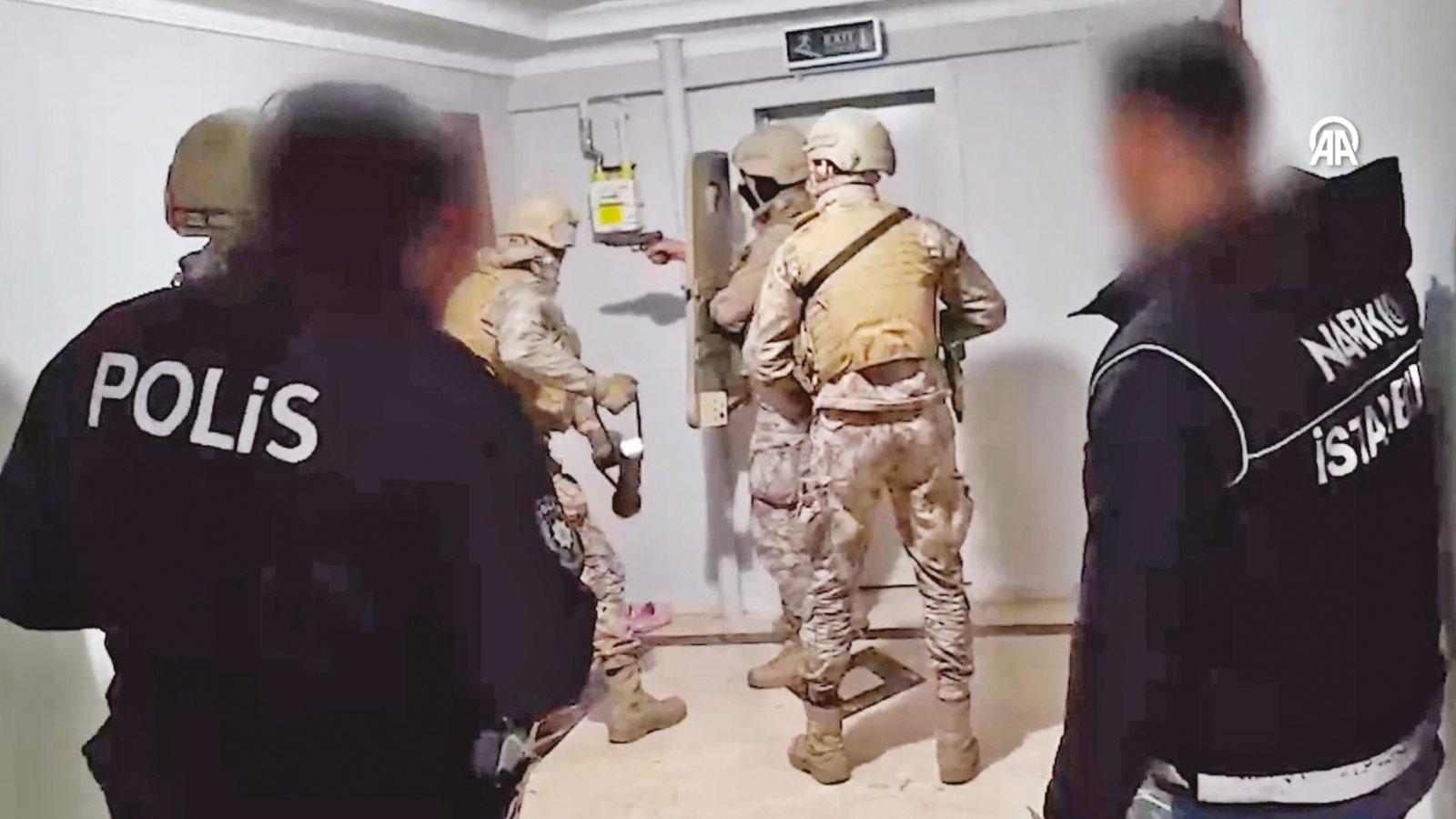 İstanbul'da terör örgütleri DEAŞ ve El Kaide'ye yönelik operasyonda 11 zanlı yakalandı