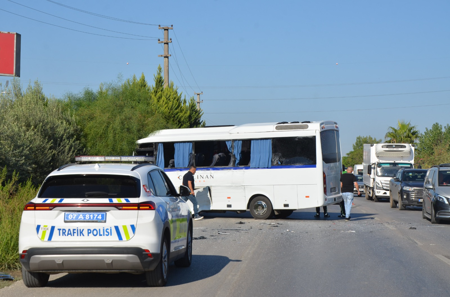 Antalya'nın Serik ilçesinde trafik kazası! 6 yaralı