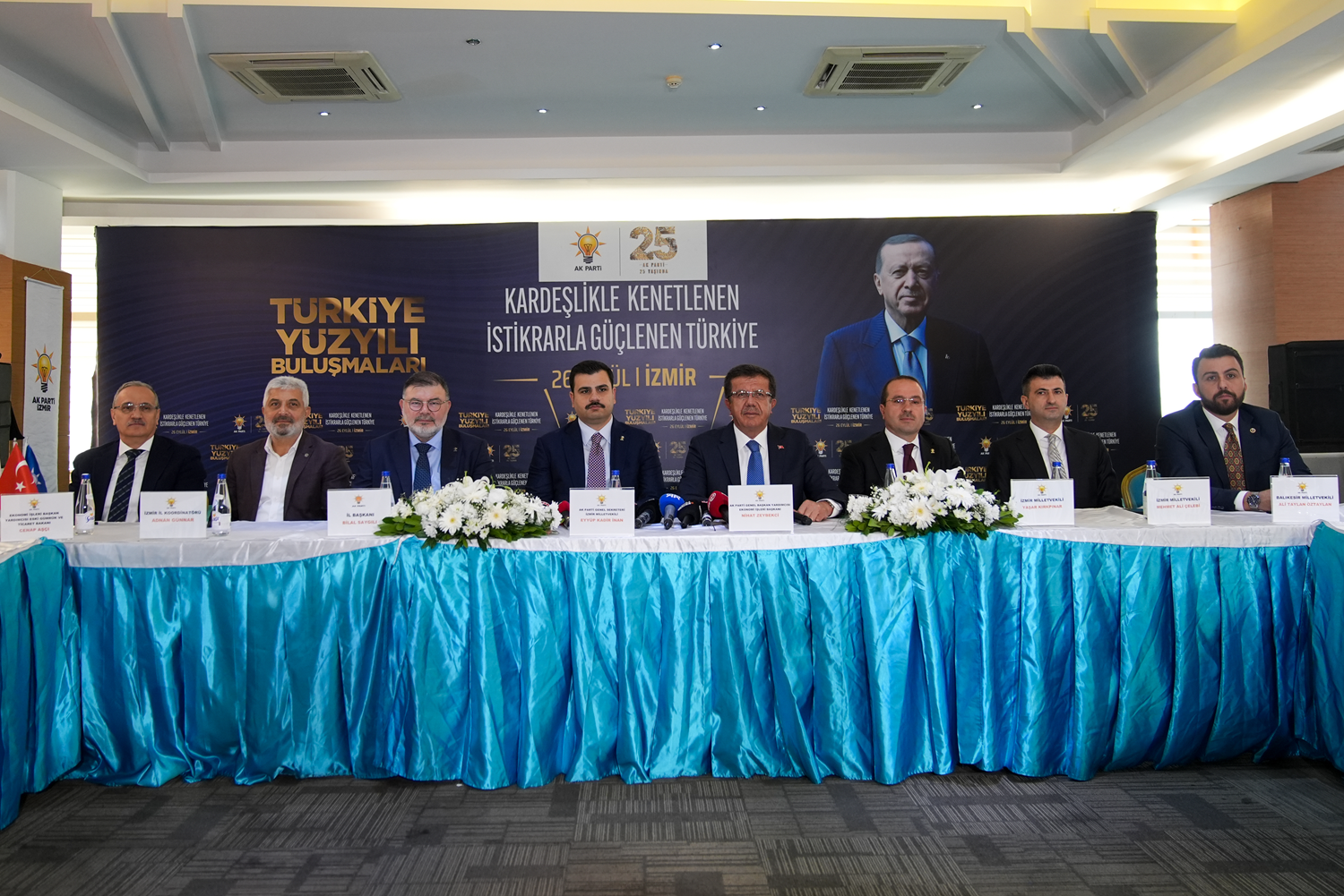 AK Parti'den İzmir çıkarması: 30 ilçede birden sahaya iniliyor