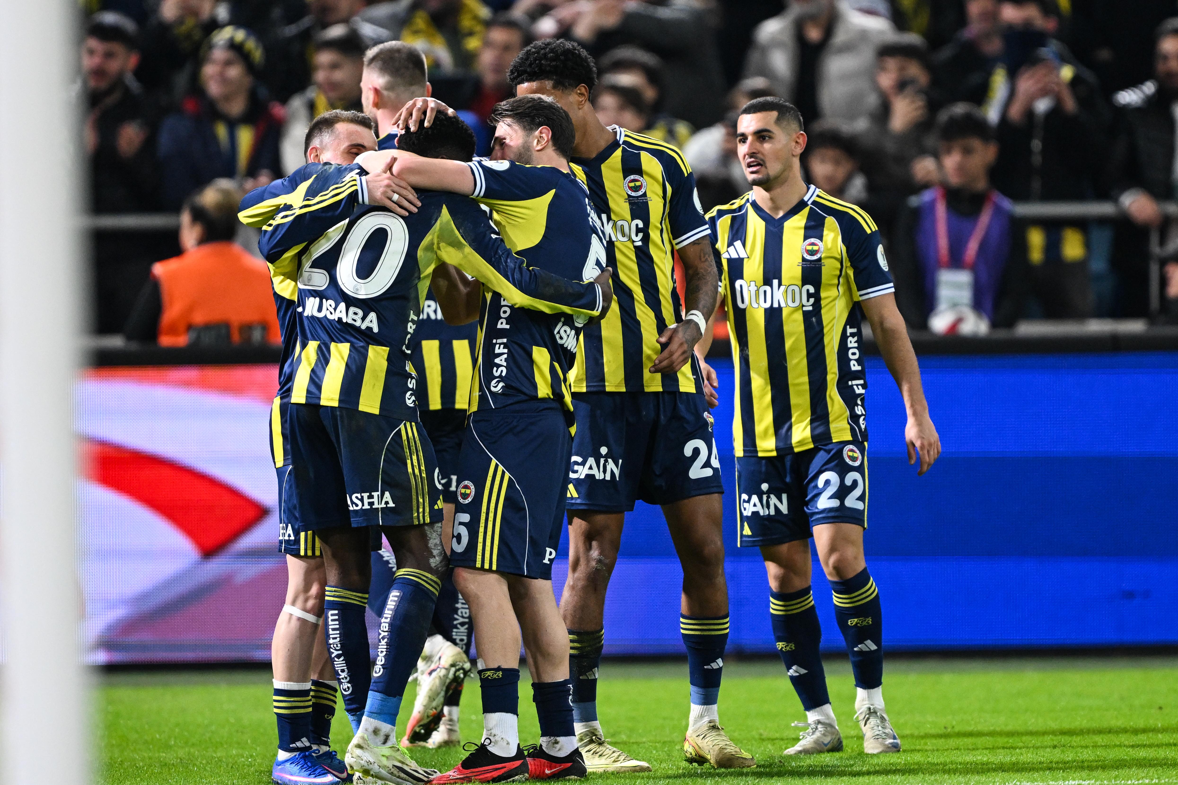 Fenerbahçe'nin transfer tahtası kapatıldı! Cezanın nedeni belli oldu
