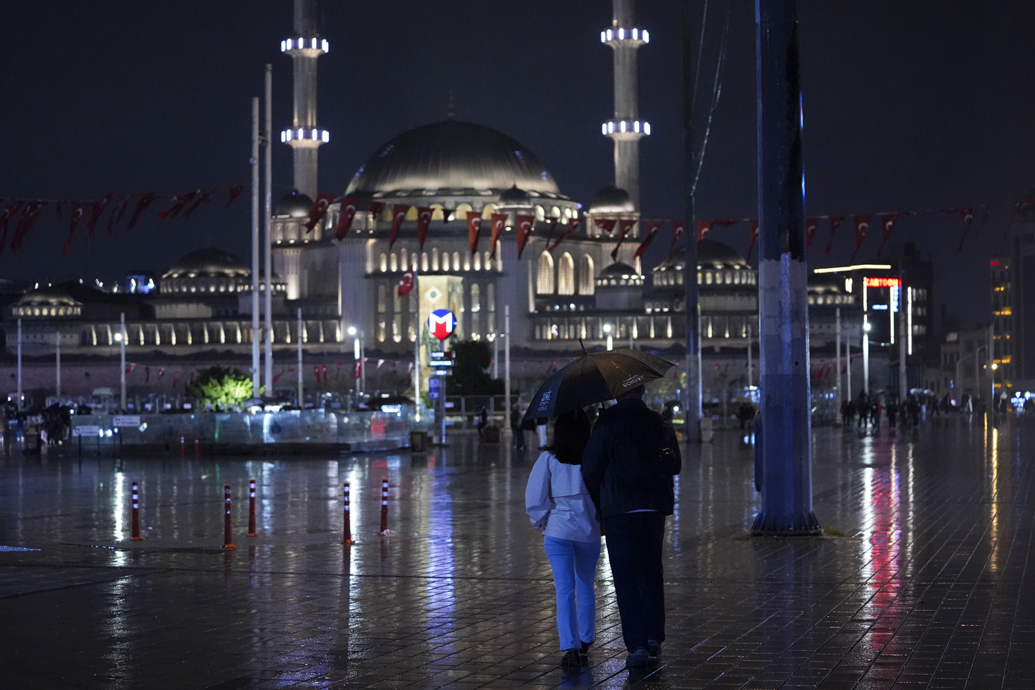 İstanbul'da sağanak yağış etkili oldu