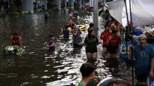 Bangkok'ta sel suları çekilmeye başladı! Felaket 700 bin kişiyi etkiledi