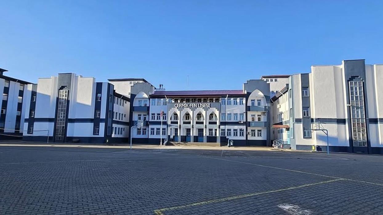 Çermik'te yiyecek zehirlenmesi şüphesiyle 11 öğrenci hastaneye kaldırıldı