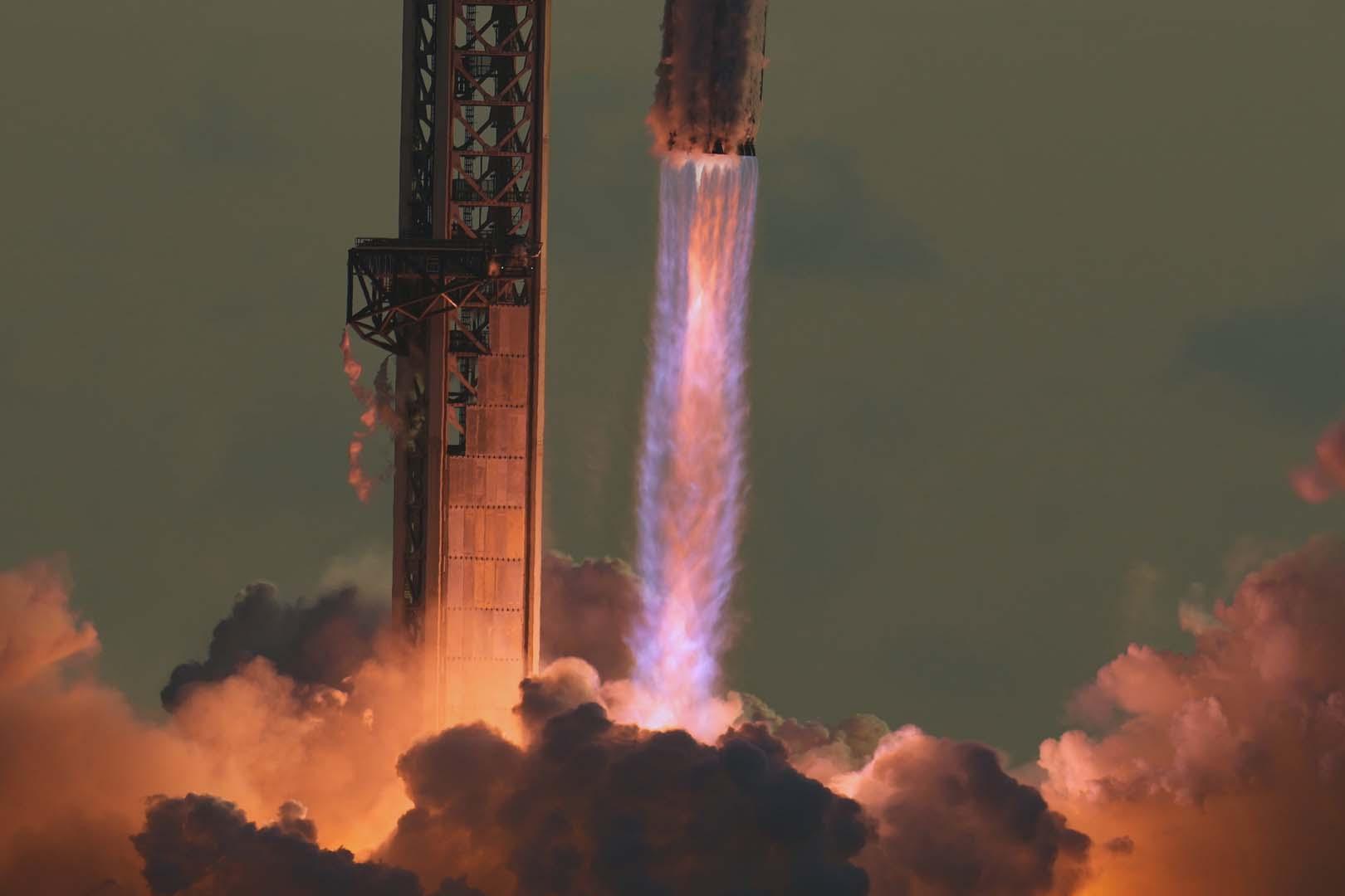 Pasifik Okyanusu üzerinde dev ateş topu! Elon Musk'ın en büyük roketi neden erken düşürüldü?