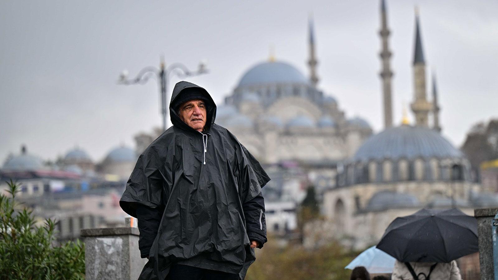 Sağanak ve fırtına kapıda! Meteoroloji: İstanbul'da yağmur sürecek