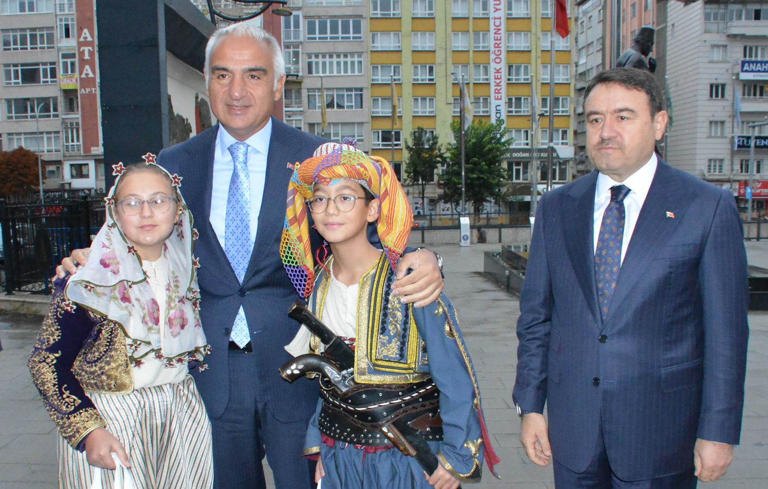 Kültür ve Turizm Bakanı Ersoy, Kütahya Valiliğini ziyaret etti