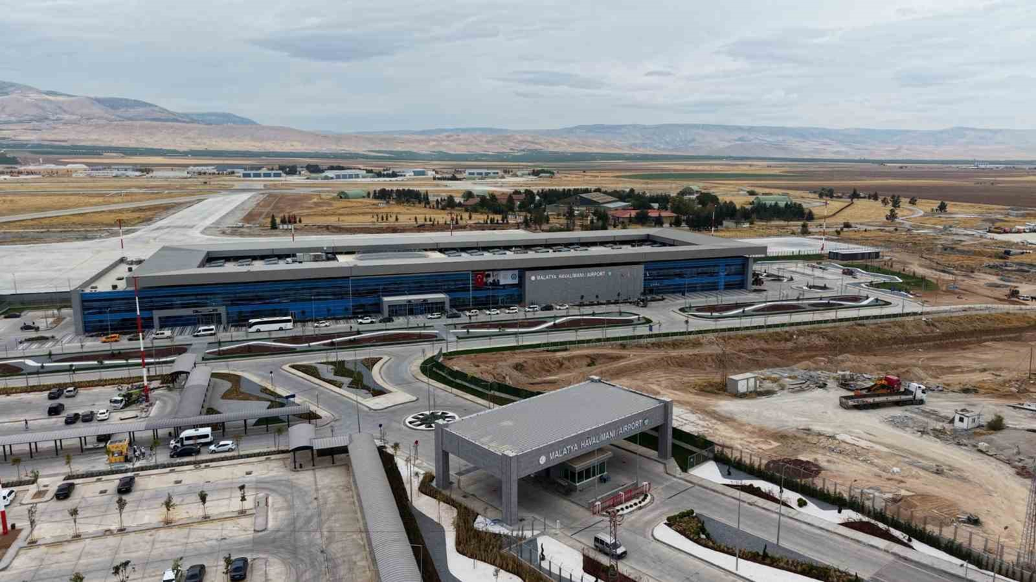 Malatya Havalimanı yeni terminal binası hizmete girdi