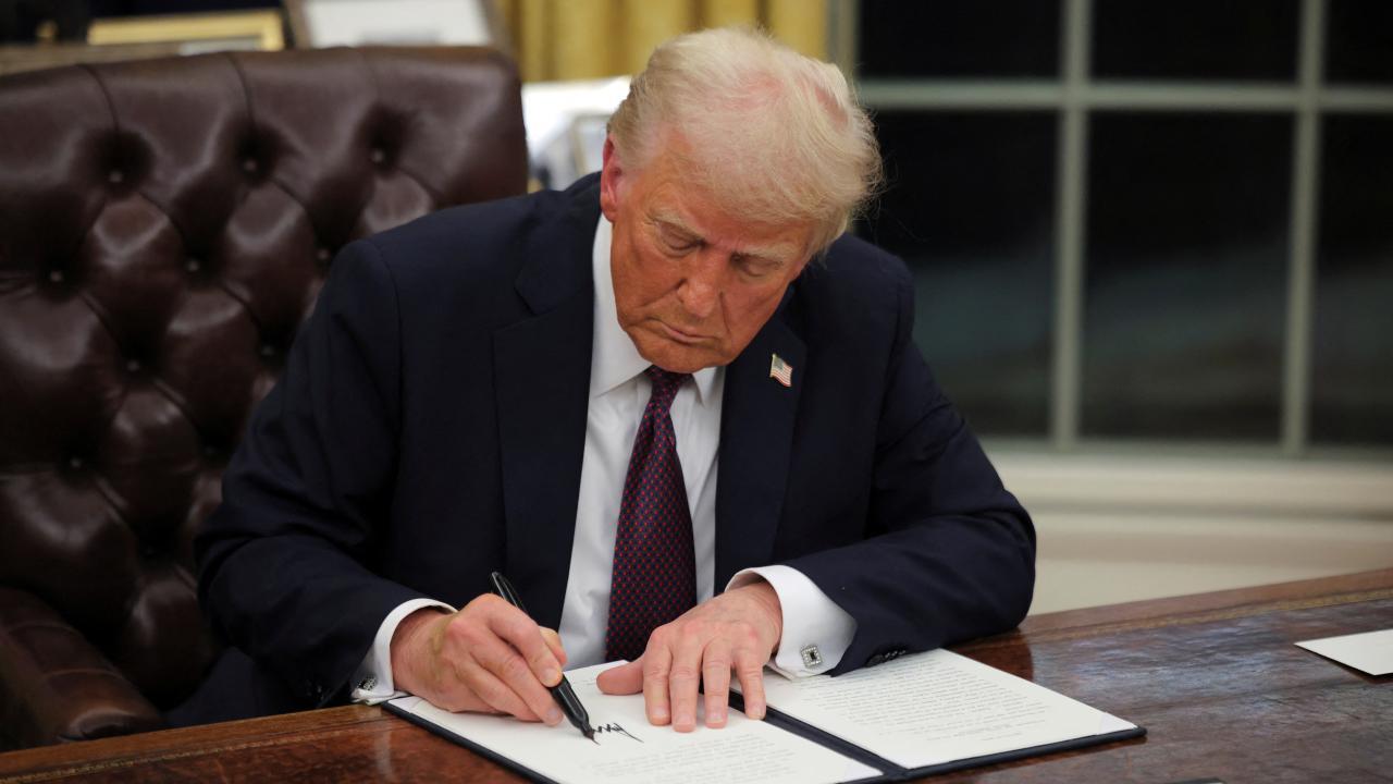 Trump, yapay zeka yerine "süper zeka" teriminin kullanılmasına ilişkin kararnameyi imzaladı