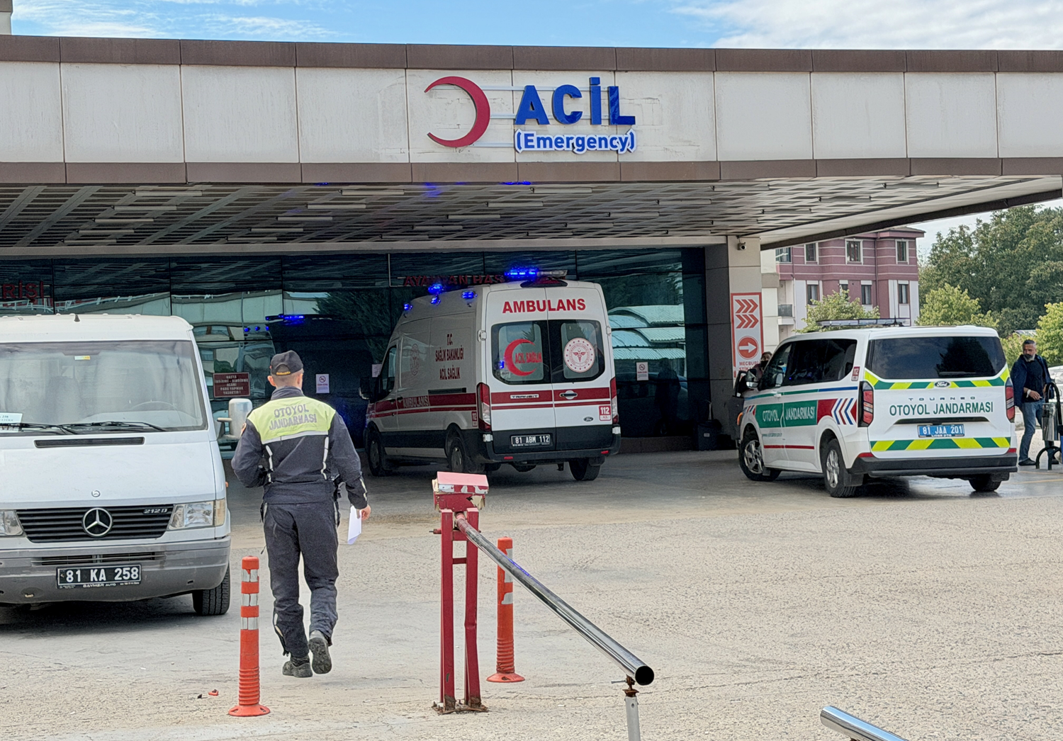 Düzce'de 25 işçi gıda zehirlenmesi şüphesiyle hastaneye başvurdu