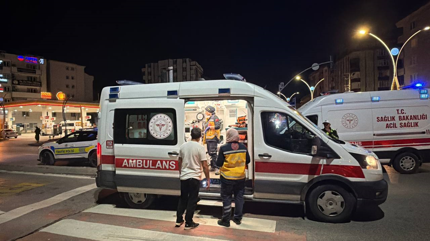 Kocaeli'de iki otomobilin çarpıştığı kazada 3 kişi yaralandı