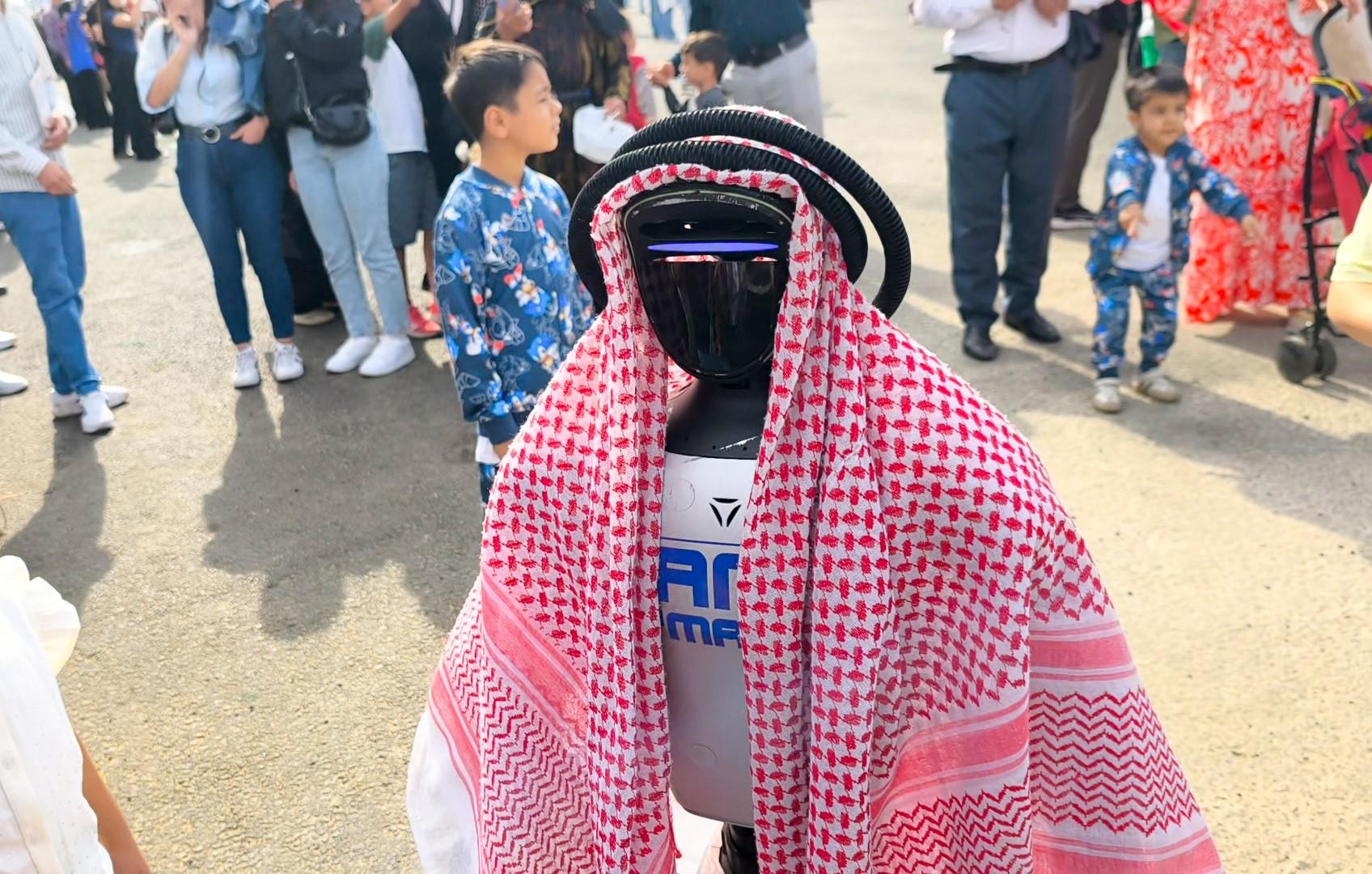 TEKNOFEST'te CANİKMAN rüzgarı: Puşi taktı, dans etti