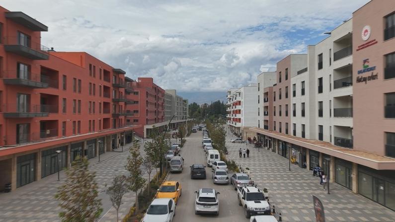 Depremde yerle bir olan Antakya'nın kalbi Atatürk Caddesi'nde hayat yeniden başladı