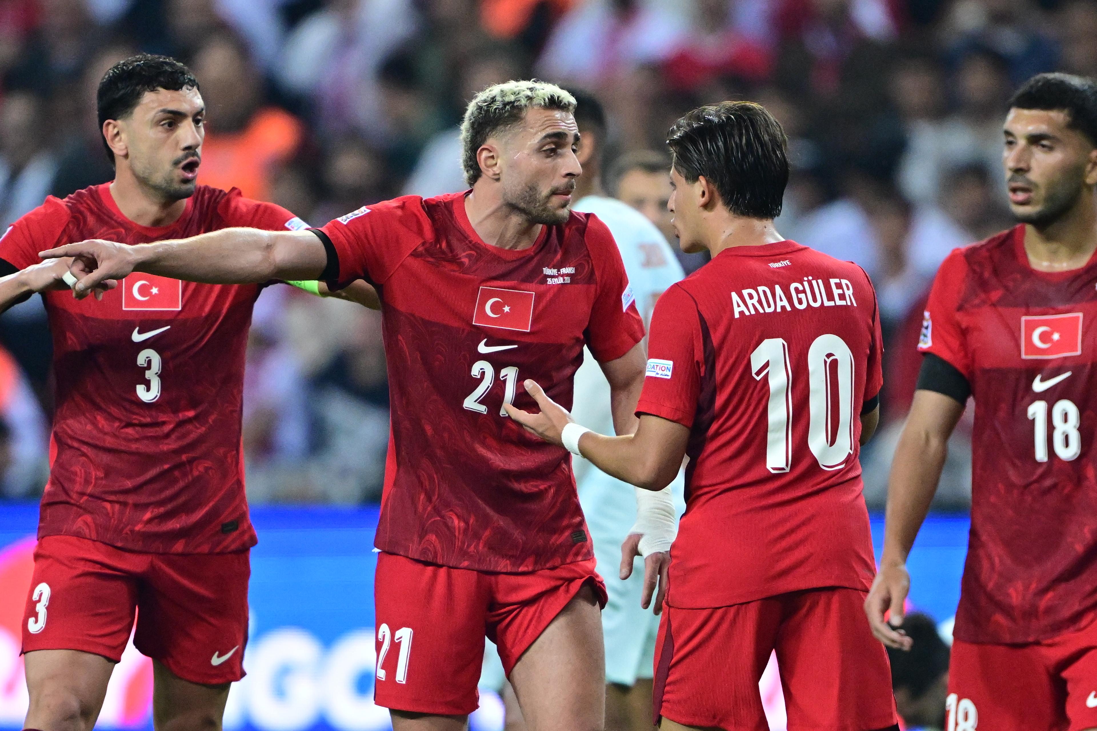 İki futbolcu A Milli Takım kampından ayrıldı