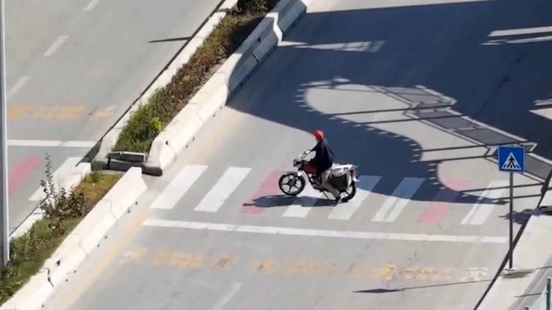 Çalıntı motosikletle kaçış uzun sürmedi... Kırıkkale'de ehliyetsiz sürücüye dronlu takip