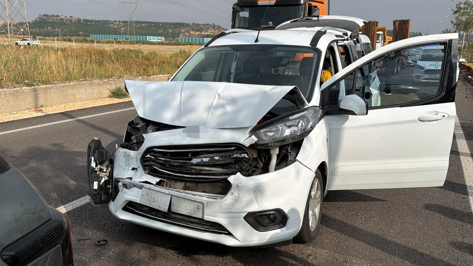 Diyarbakır'da iki araç çarpıştı: 3 yaralı