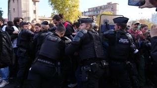 Fransa'da liselilerin öfkesi sokaklara taştı! Bir okulda başlayan eylem ulusal krize dönüştü