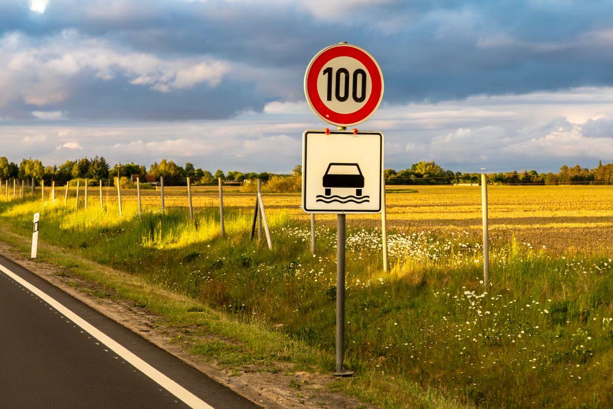 Otoyollarda 100 km/s hız sınırı tartışmasının aslı ne?