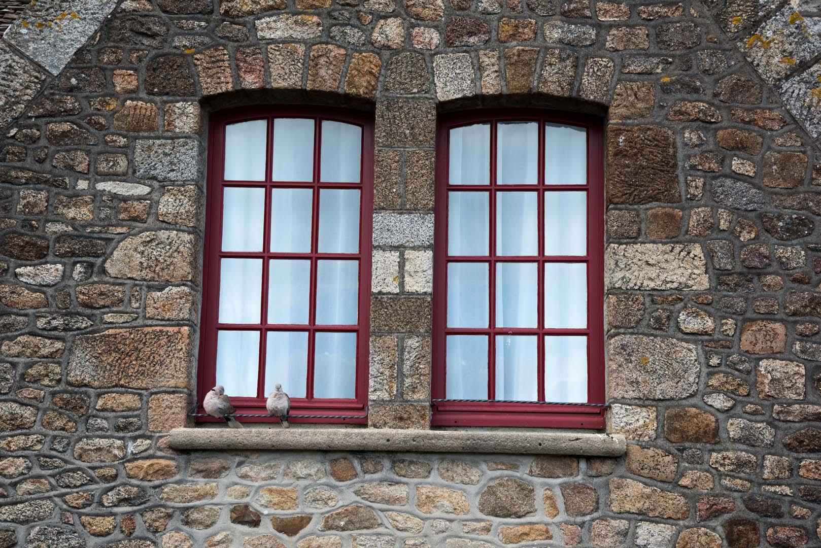 Pencereleri sanat eserine dönüştüren kolay boya hilesi